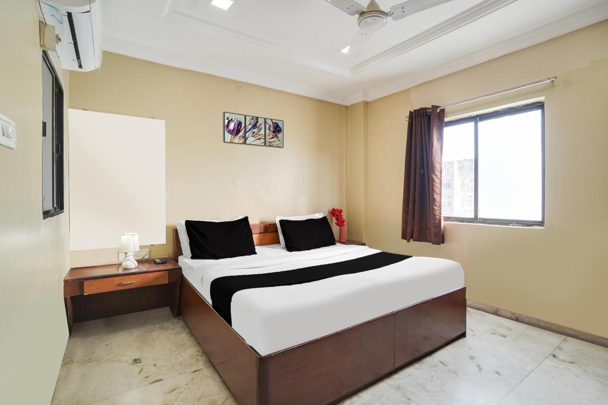 Super Hotel O Pithampur Formerly Ganga Residency Akolia Extérieur photo