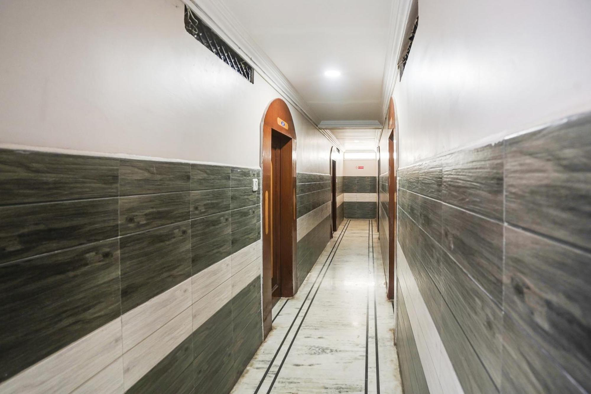 Super Hotel O Pithampur Formerly Ganga Residency Akolia Extérieur photo