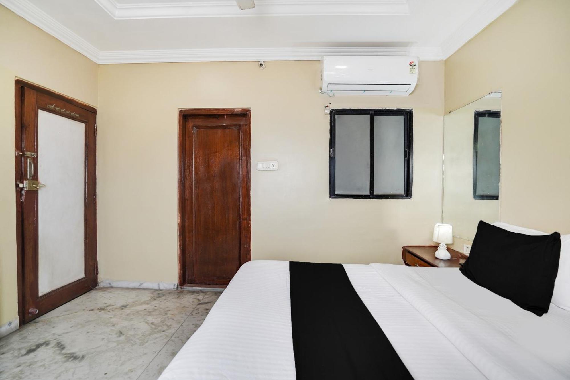 Super Hotel O Pithampur Formerly Ganga Residency Akolia Extérieur photo