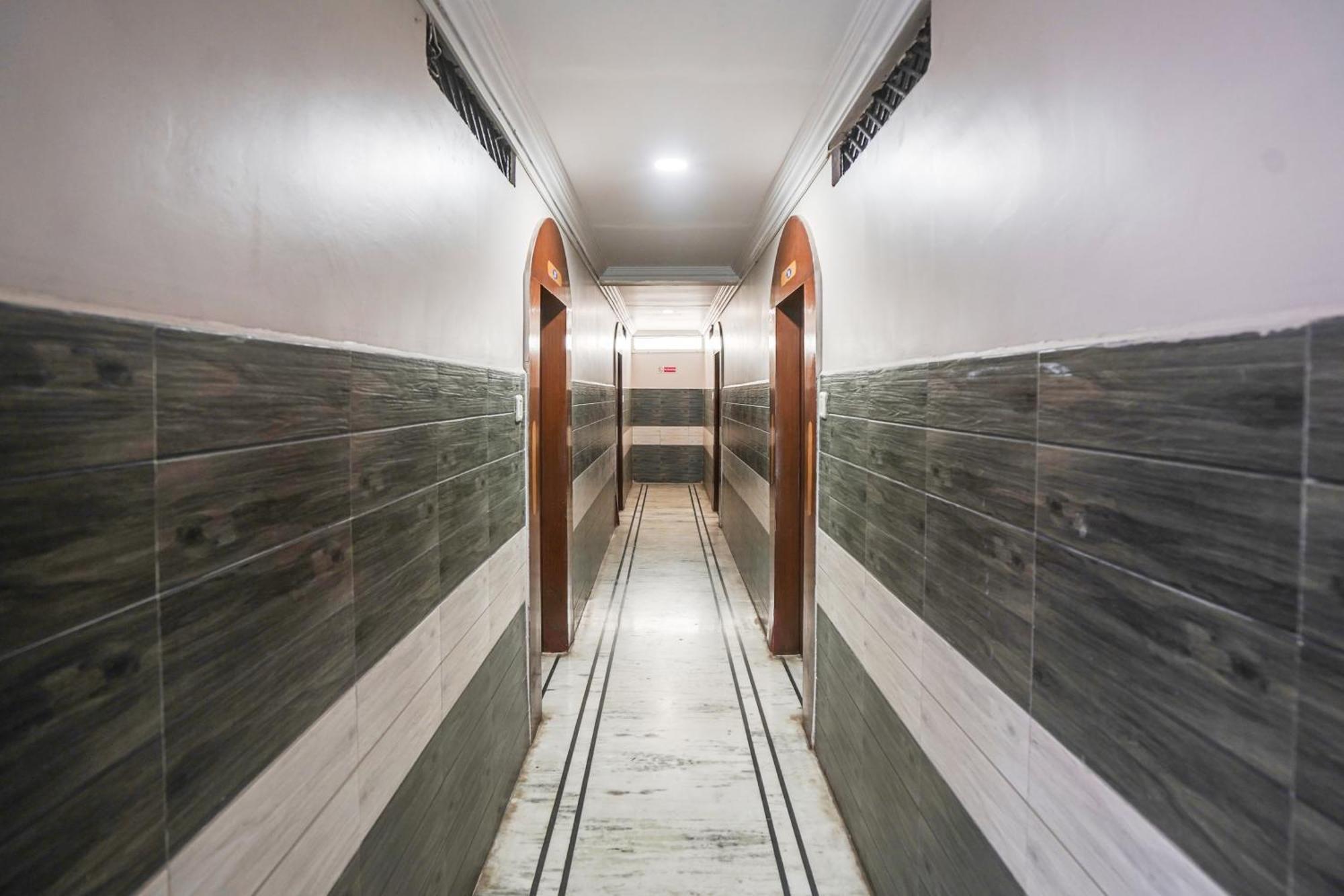 Super Hotel O Pithampur Formerly Ganga Residency Akolia Extérieur photo