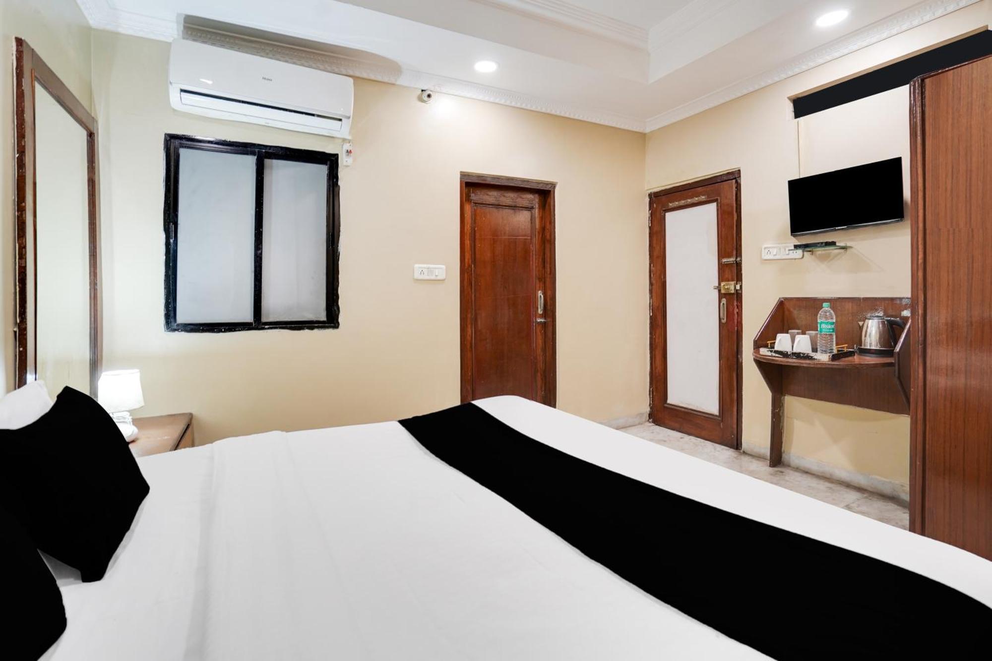 Super Hotel O Pithampur Formerly Ganga Residency Akolia Extérieur photo